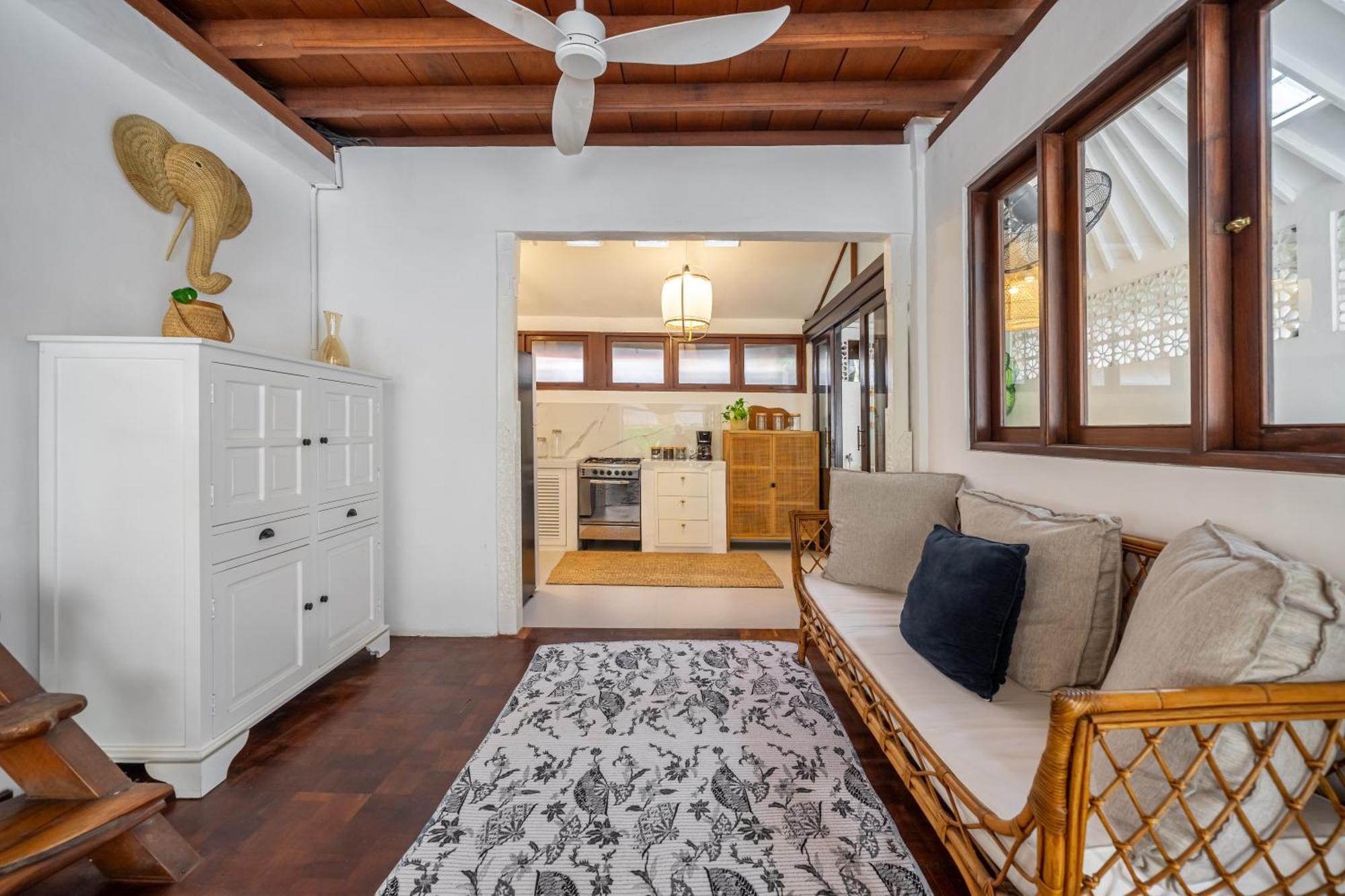 The Monroe Luxury 3-bedroom With Private Pool In 900m To The